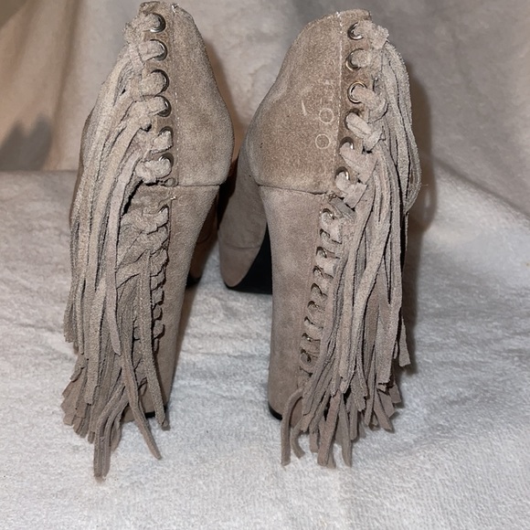 NWOT - BEBE PLATFORM PEEP TOR FRINGE HEELS SZ 6.5 - Picture 4 of 9